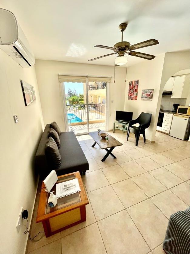 The Holiday Flat, Gateway To Desired Experiences Peyia Exterior photo